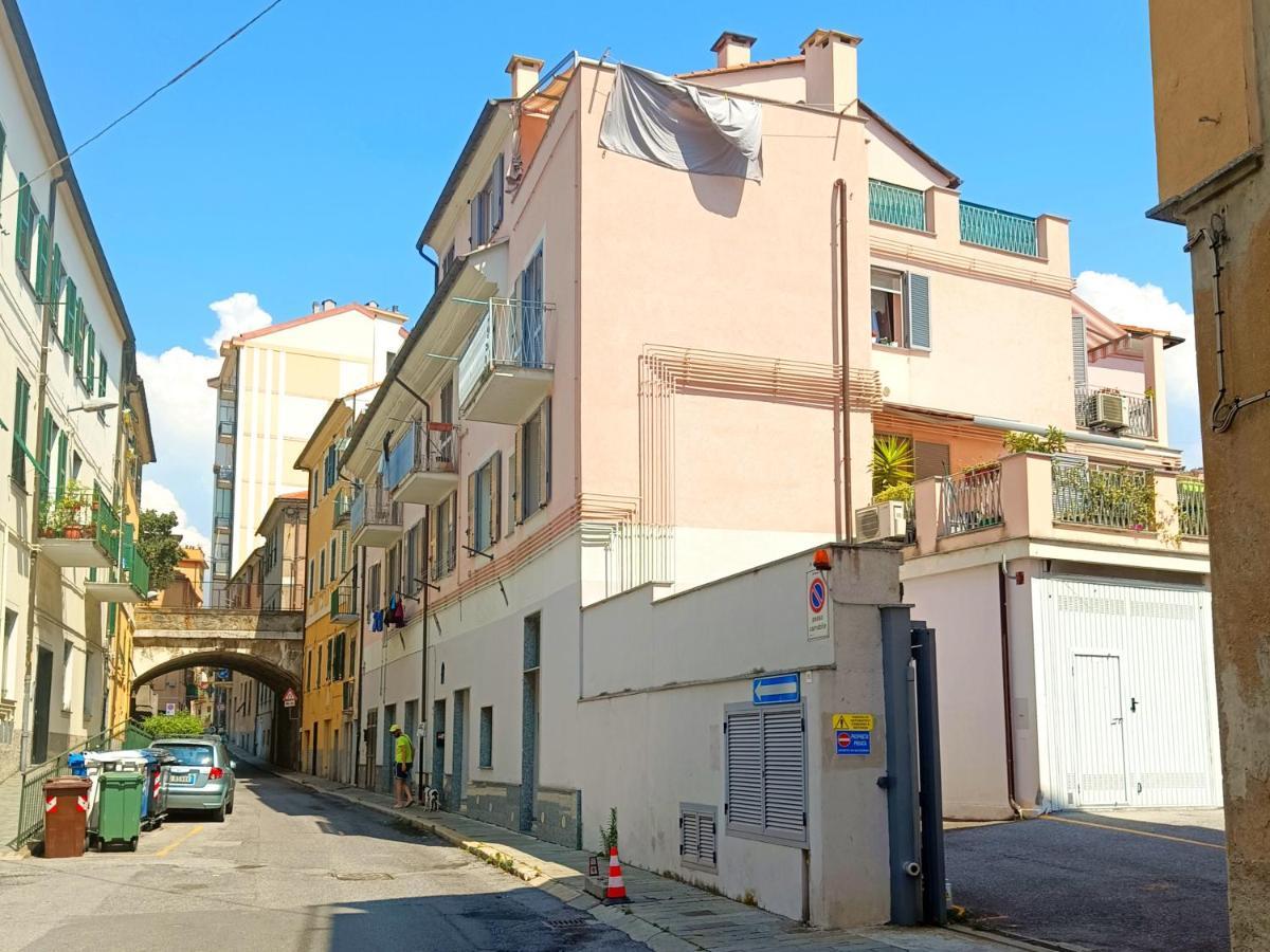 A Casa Di Pizz - Bilocale Con Parcheggio Privato Apartment Savona Exterior foto